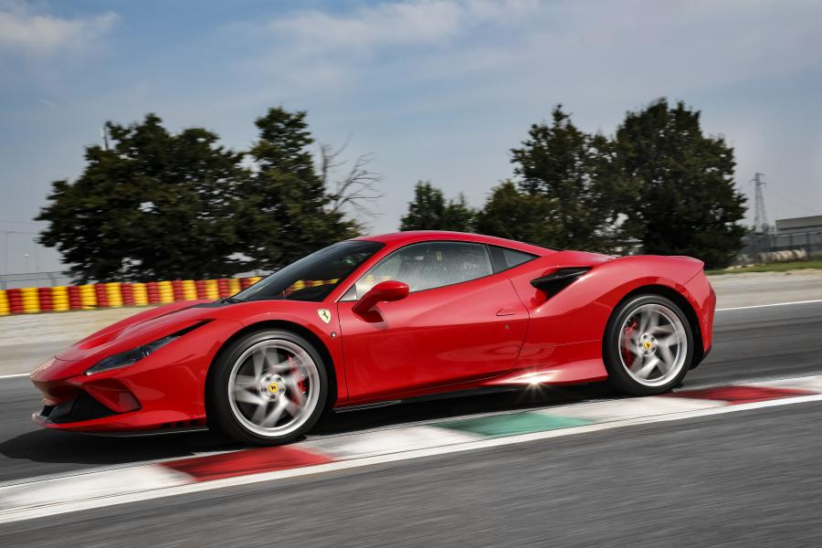  Ferrari F8 Tributo 2019 года  (фото 30 из 52)